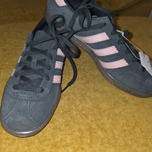 Adidas Women's Black and Pink Sneakers